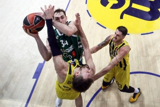 Cavanaugh – geriausias Eurolygos turo kovotojas dėl kamuolių, MVP – "Maccabi" centras